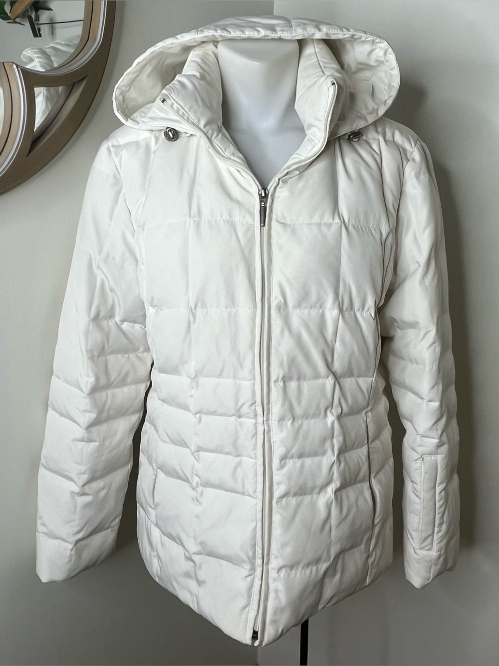 Unlisted by Kenneth Cole Fluffy Down White Quilted Puffer Jacket M